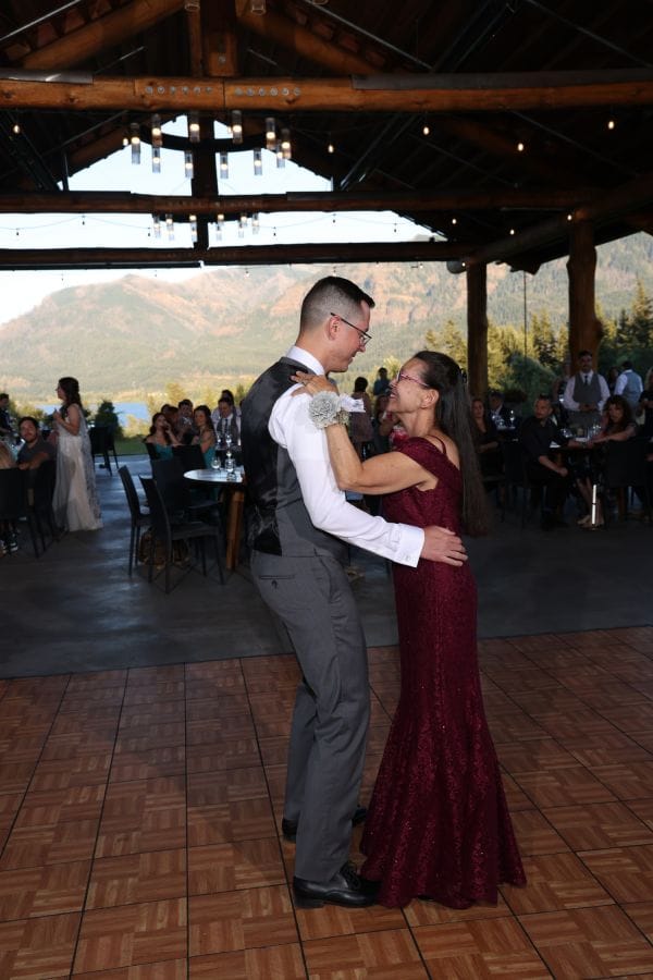 Asheley & Ben wedding at Skamania Lodge, Stevenson, WA — photo 19